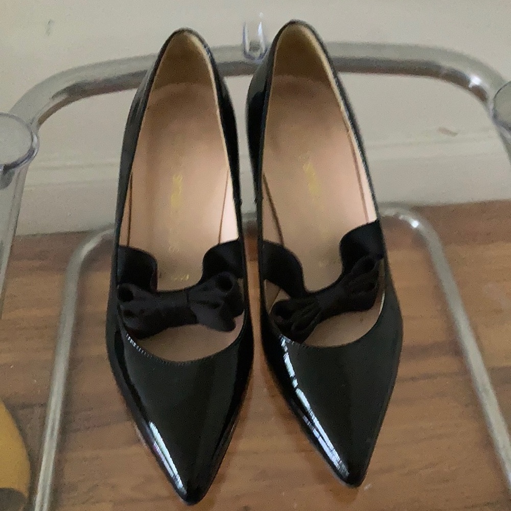 Black Patent Leather low heel dress shoes bow; EUC; bespoke london shoemaker